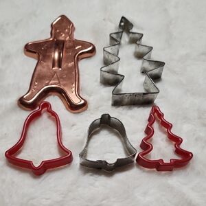 Set of Christmas Cookie Cutters. VINTAGE.  5  TOTAL.